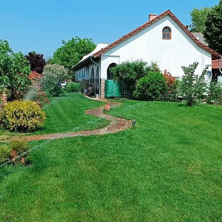 Negra Vendeghaz アパート