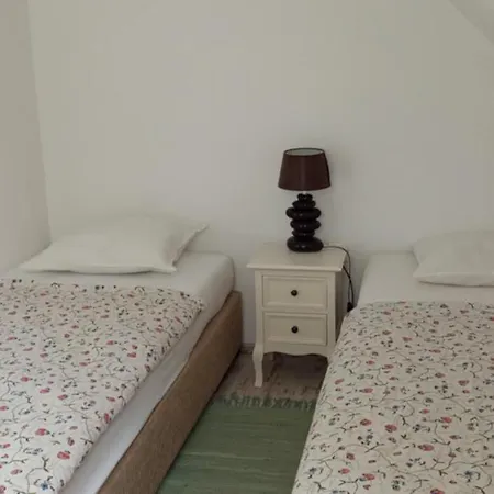 Negra Vendeghaz * Balatonfőkajár